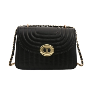 Borsa a tracolla nera chic con cuciture decorative e chiusura dorata a naso di maiale