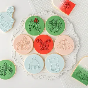 8-teiliges Ausstechformen-Set für Weihnachtsplätzchen mit Schneemann und Baum