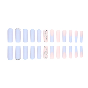Faux ongles French mats bleu et rose avec strass papillon en forme de carré long