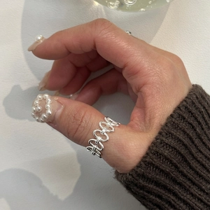 Minimalist S925 sterling silver open ring with vintage hollow chain design on finger