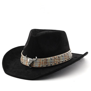 Westlicher schwarzer Cowboyhut aus Wildleder mit silbernem Stierschädel und Ethno-Band