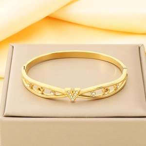 Detailed view of an 18K gold-plated titanium bangle with a V-shaped pavé diamond setting