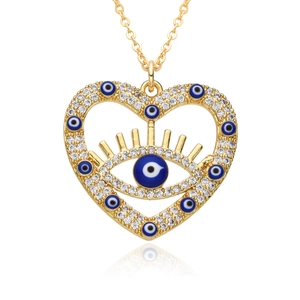 Collier cœur en or 18K avec pendentif œil maléfique et détails en émail bleu