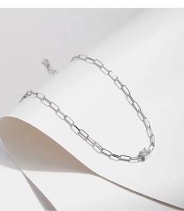 Macro shot of a geometric S925 silver bracelet with a square-cut moissanite stone