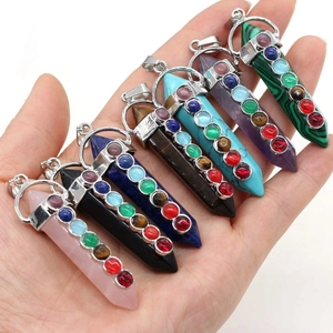 Pendentifs hexagonaux en cristal aux sept chakras naturels avec diverses pierres fines