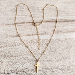 Detail of 18K gold plated stainless steel cross pendant necklace with adjustable chain
