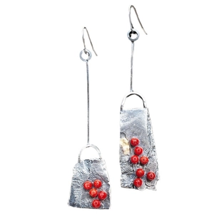 Boucles d'oreilles pendantes géométriques vintage avec perles rouges et métal argenté