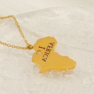 Collana con ciondolo mappa Africa placcata oro 18K con incisione I Love Africa