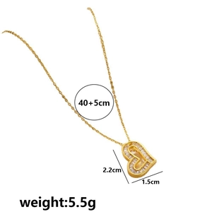 Collier avec pendentif cœur doré serti de zircons et chaîne à maillons ajustable