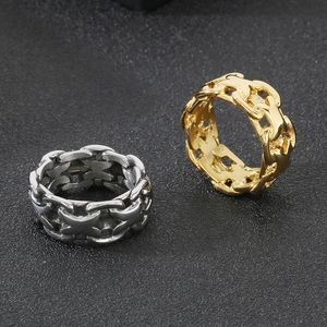 Detailed close-up of hollow X-shaped chain rings in polished gold and silver finishes