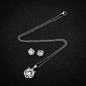 Set gioielli con collana e orecchini a forma di tigre in acciaio inox con intaglio