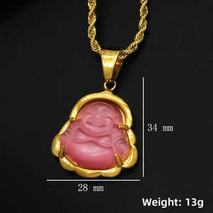 Gros plan du pendentif Bouddha doré avec pierre rose, dimensions de 34mm par 28mm