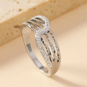 Eleganter mehrlagiger Edelstahlring in Silber mit Strasssteinen und hohlen Wellenlinien