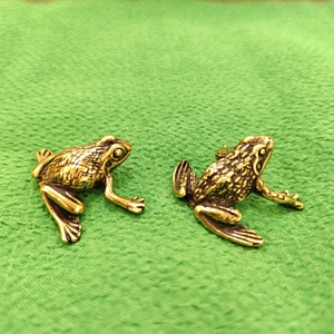 Zinc Alloy Antique Brass Frog Figurine Toad Ornament Desktop Tea Pet Realistic Animal Sculpture Home Office Desk Decor