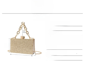 Détail du sac de soirée en acrylique pailleté avec chaîne dorée et fermoir à boule