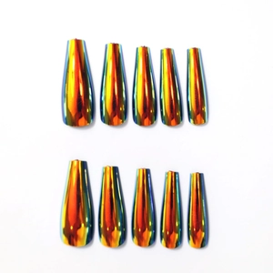 Faux ongles ballerine longs Aurora Chrome brillants avec effet dégradé holographique