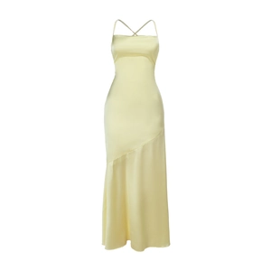 Robe longue élégante en satin jaune pâle avec dos nu croisé et ourlet asymétrique