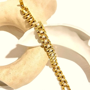 Luxurious 18K gold plated stainless steel watch-link bracelet with white pearls