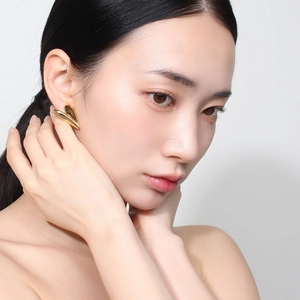 Minimalist large gold geometric heart shaped fold statement earrings for women