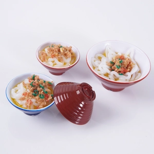 Portachiavi con mini ciotola di spaghetti con modello di cibo realistico e finitura rossa