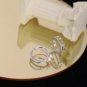 Detail of adjustable silver double-layer rings with star zircon and chain link texture