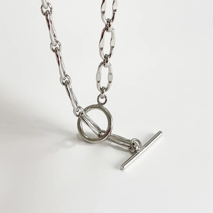 Minimalist 925 sterling silver chain necklace with OT toggle clasp in macro view