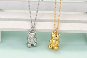 Collana con ciondolo a forma di orsetto minimalista in oro e argento da donna