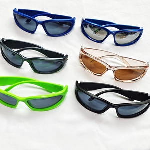Futuristic punk style wrap-around sports sunglasses for outdoor cycling and fashion streetwear