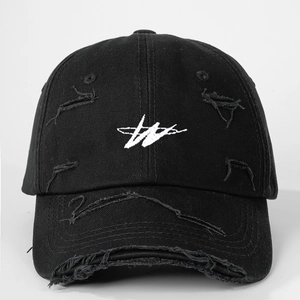 Verstellbare schwarze Baseballkappe im Distressed-Look mit Stickerei und stylischen Rissen