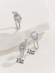 Detailed view of silver heart ear clips with inlaid zircons and dimensions on stone
