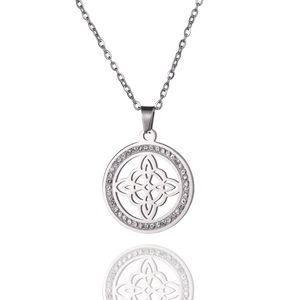 Collier avec pendentif nœud de sorcière en acier inoxydable et cristaux de zircon brillants
