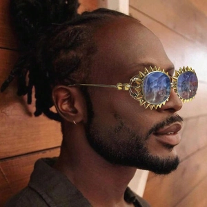 Steampunk Gold Metall Sonnenbrille mit Blumen-Nieten und blau-violetten Verlaufsgläsern