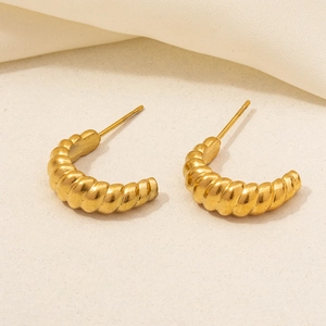 Golden 304 stainless steel twisted C-shape earrings with a stylish croissant design