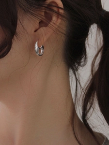 Chic 925 sterling silver pig nose hollow earrings worn on model for modern style
