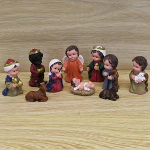 Set di 11 statuine del presepe in resina con Maria Giuseppe e il piccolo Gesù