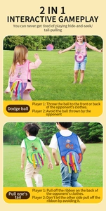 Detail van outdoor spelvestset voor kinderen met klittenbandballen en gekleurde linten