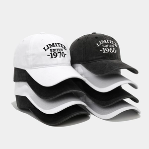 Broderie détaillée de Limited Edition 1960 et 1970 sur casquettes en coton délavé