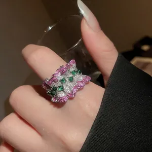 Bague Hello Kitty étincelante en zircon argenté avec cristaux roses et blancs fins