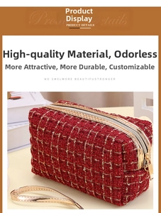Detailansicht einer roten Tweed-Kosmetiktasche mit goldenen Reißverschlüssen und Tragegurt