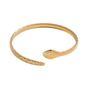 Adjustable snake-shaped open gold bracelet in titanium steel with detailed scales