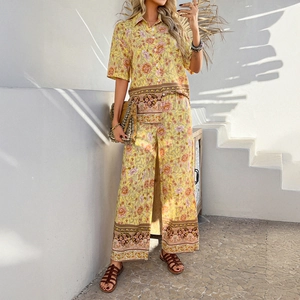 Ensemble bohème jaune pour femme avec chemise à manches courtes et pantalon large fendu