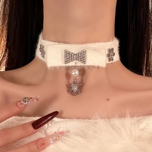 Christmas White Plush Choker Necklace With Rhinestone Bowknot Artificial Pearl And Snowflake Pendant Winter Elegant Jewelry For Women