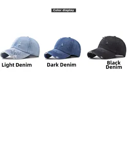 Dettaglio di tre berretti da baseball in denim lavato nei colori azzurro, blu scuro e nero