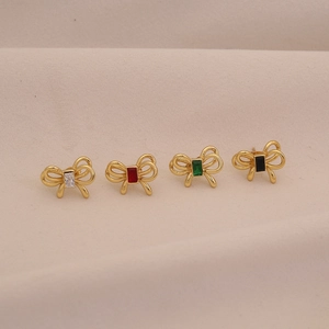 Boucles d'oreilles nœud doré avec cristaux rectangulaires multicolores sertis
