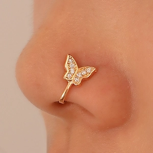 Finto piercing al naso a farfalla dorata con cristalli, clip senza foro indossata