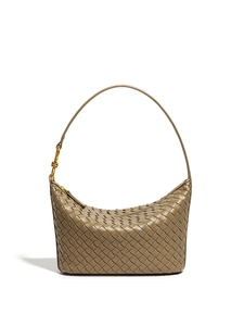 Borsa hobo minimalista in pelle intrecciata a mano color talpa con nodo in metallo