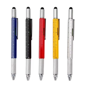 Dettaglio di penne multifunzione con righello e livella in vari colori metallici