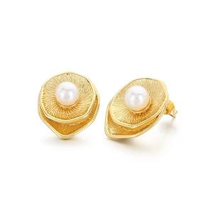 Double-layered frosted shell and pearl stud earrings in gold titanium steel