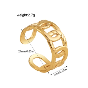 Macro shot of 18K gold hollow chain ring with adjustable open band and size dimensions