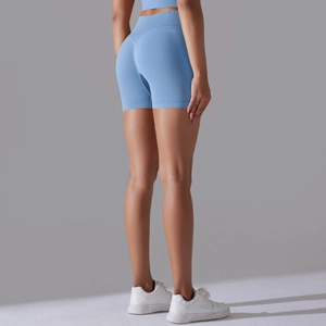 Détail arrière du short de yoga sans couture taille haute avec effet push-up bleu